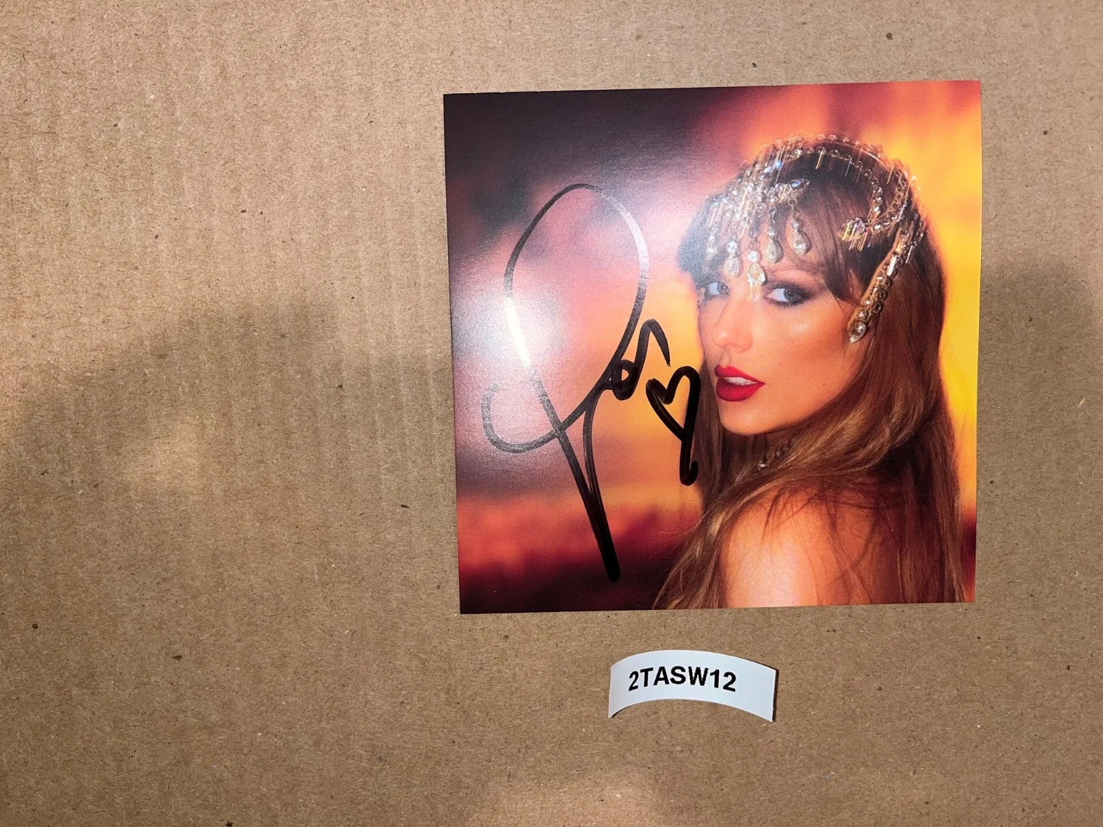 Taylor Swift Signed Autographed CD The Life of a Showgirl Art Card 1, изображение 3