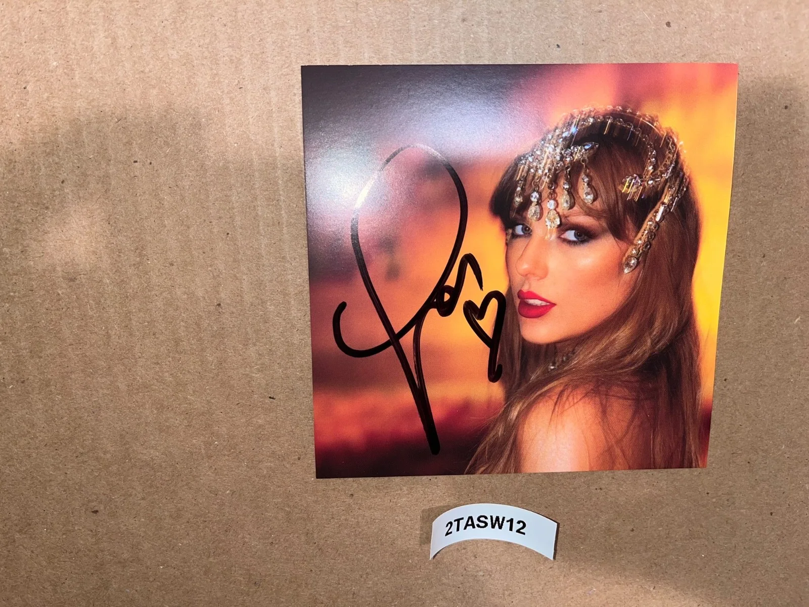 Taylor Swift Signed Autographed CD The Life of a Showgirl Art Card 1, изображение 4