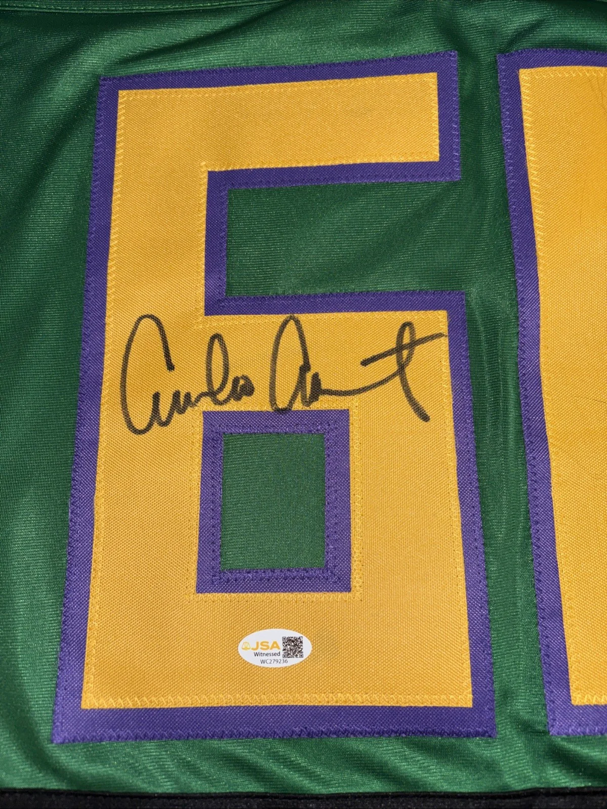 Emilio Estevez — Emilio Estevez Mighty Ducks Signed Green Bombay Hockey Jersey JSA Witnessed, изображение 3