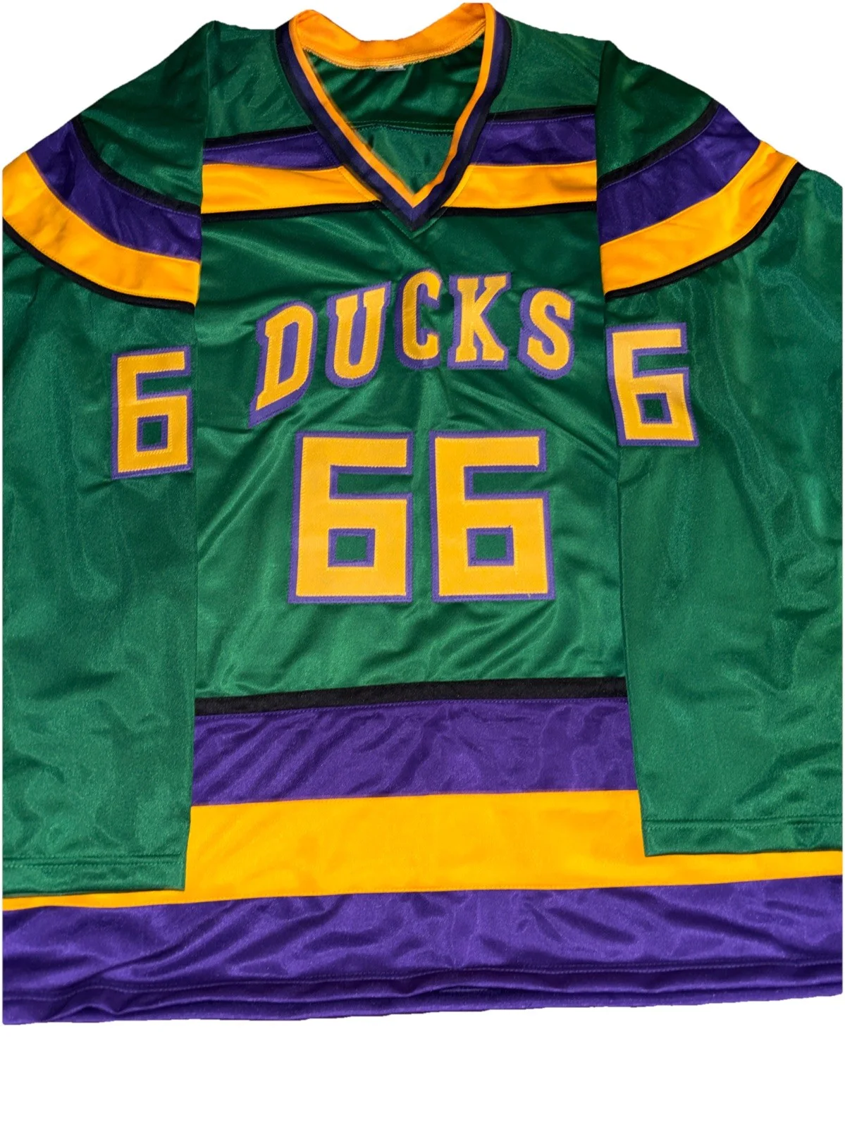 Emilio Estevez — Emilio Estevez Mighty Ducks Signed Green Bombay Hockey Jersey JSA Witnessed, изображение 4