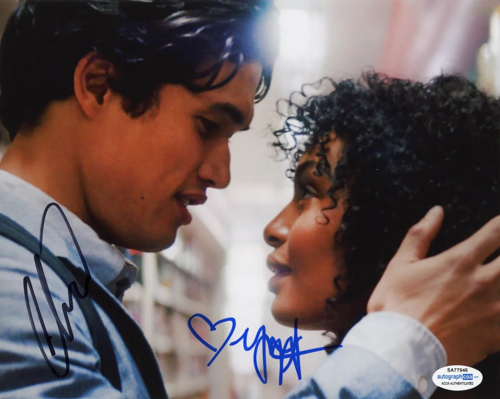CHARLES MELTON, YARA SHAHIDI — Charles Melton & Yara Shahidi signed "THE SUN IS ALSO A STAR" 8x10 Photo b ACOA, изображение 4