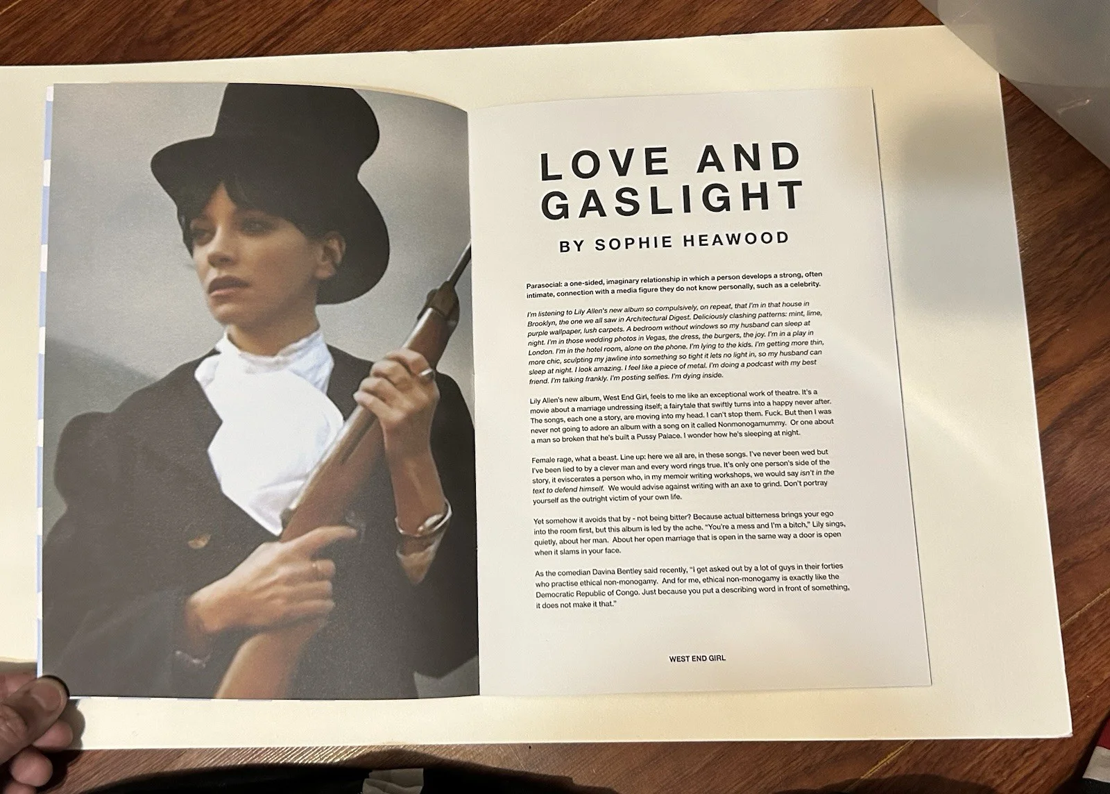 LILY ALLEN SIGNED WEST END GIRL TOUR BOOK PROGRAM RADIO CITY 4/14/26 NY +PIC, изображение 5