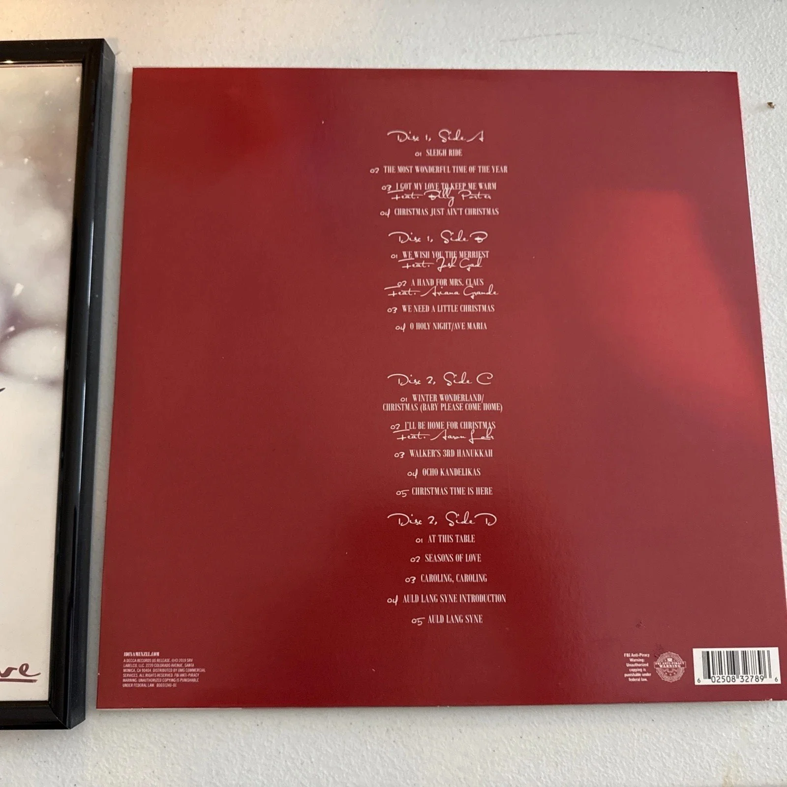 Idina Menzel Signed Autographed Christmas A Season Of Love Vinyl Framed Cover, изображение 3