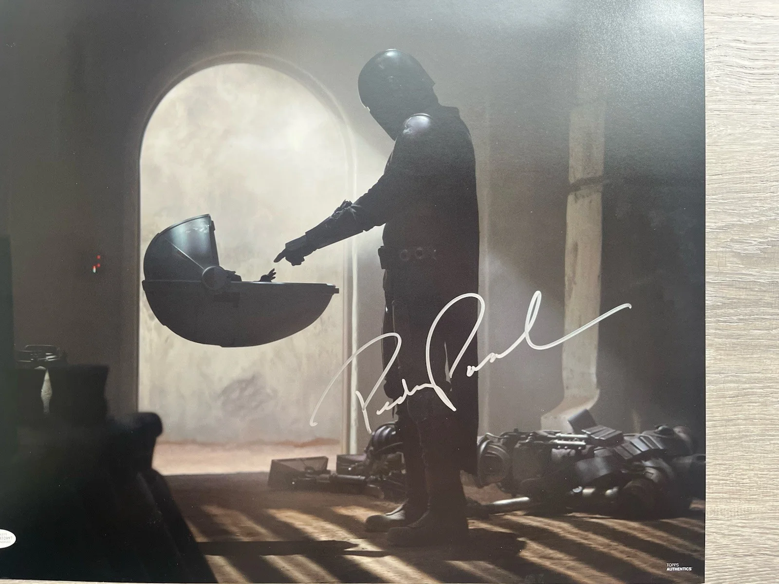 Pedro Pascal — Pedro Pascal Signed Mandalorian 16x20 Photo Beckett COA Star Wars Din Djarin, image 5