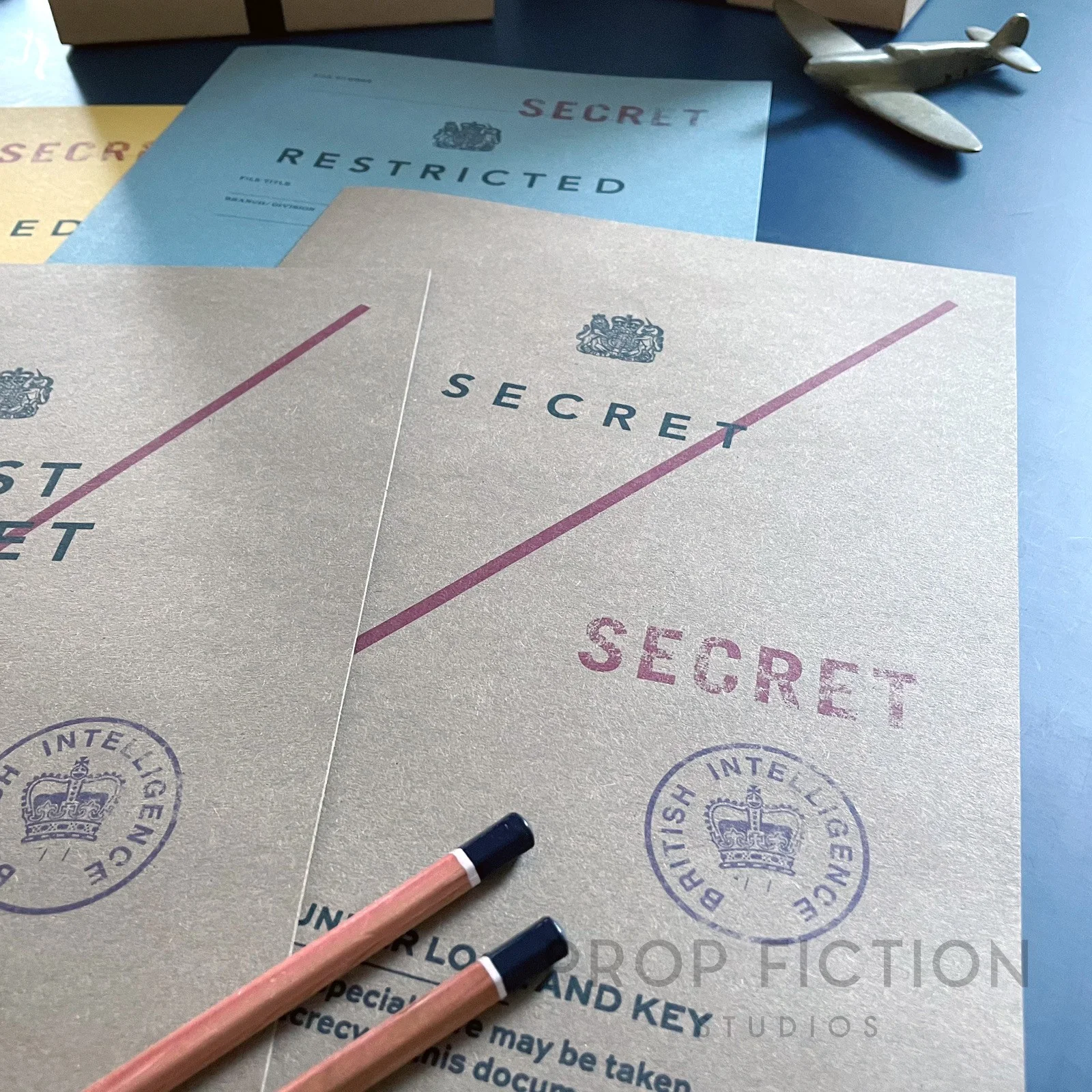 Movie Prop 1930s / 1940s Wartime Intelligence Files / 4 x Cosplay Spy Folder Set, изображение 2