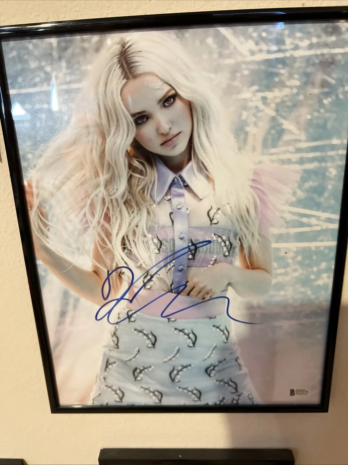 Dove Cameron — DOVE CAMERON SIGNED PHOTO DESCENDANTS 11X14 AUTOGRAPH BAS COA 1