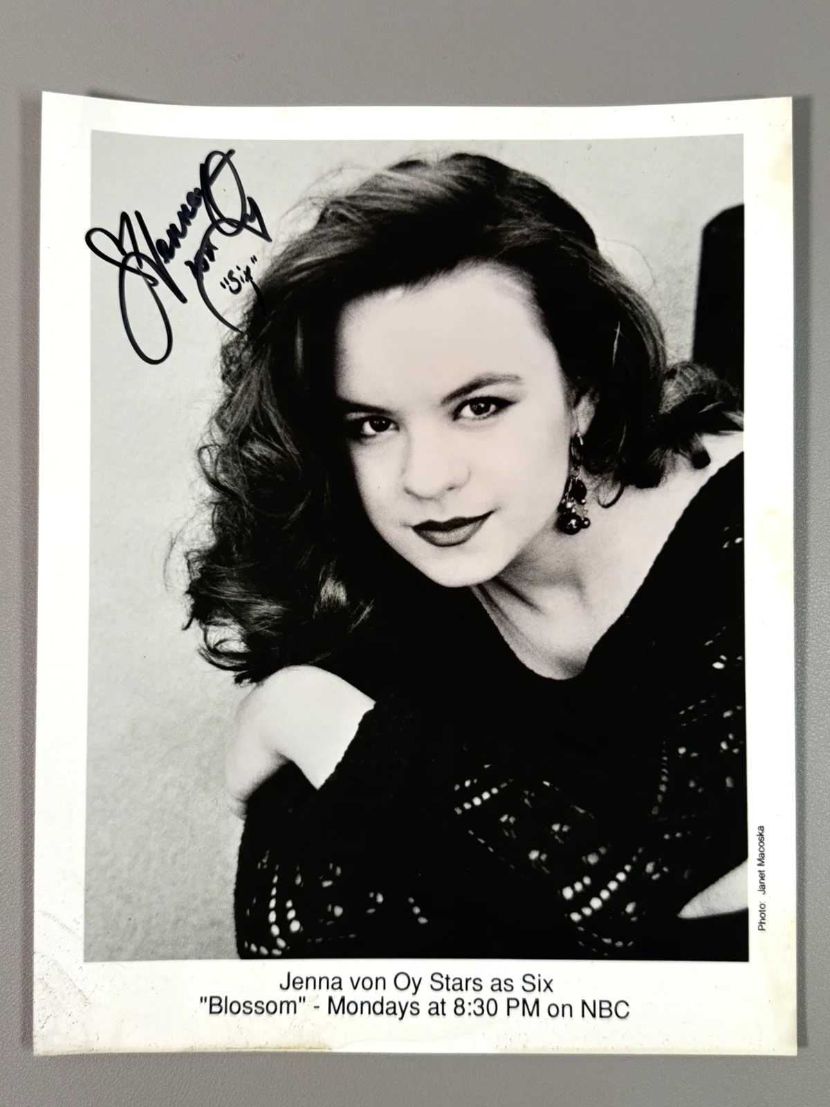 Jenna Von Oy — Jenna Von Oy Signed Autograph Headshot 8x10 Photo Stars as Six on Blossom, изображение 2