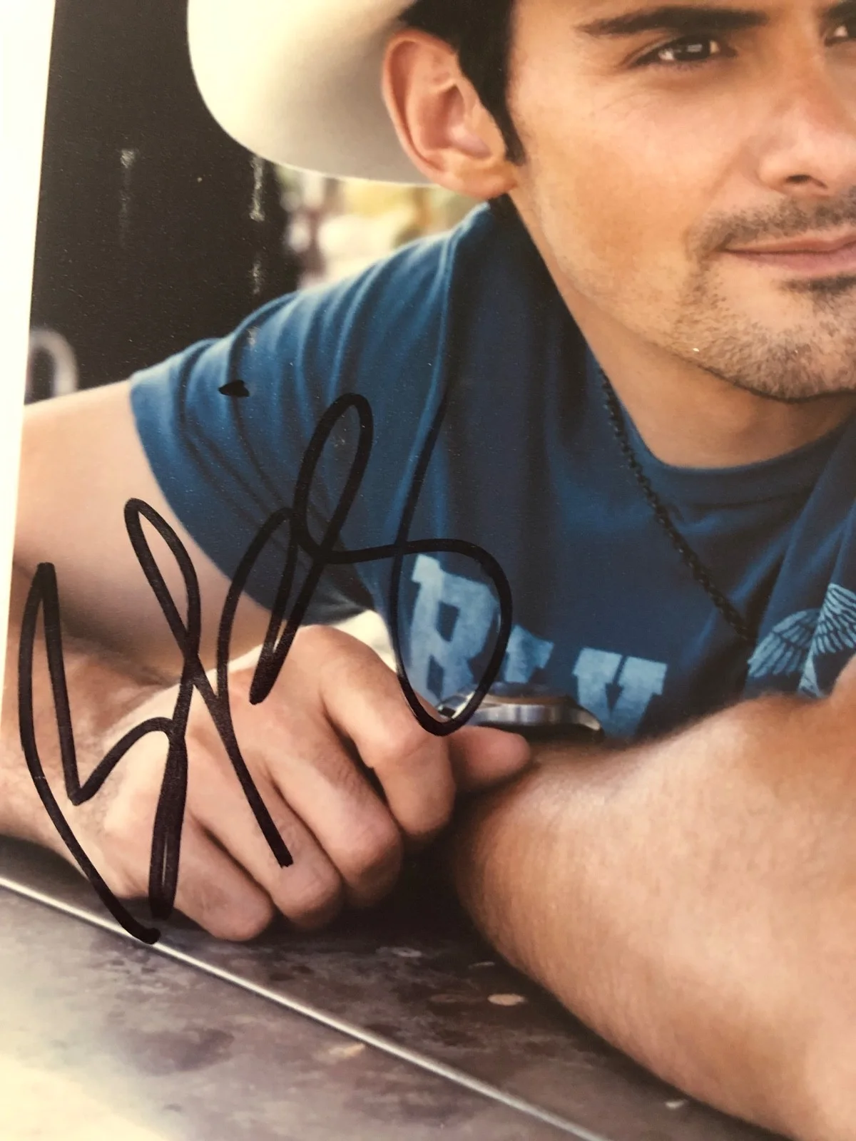 BRAD PAISLEY COUNTRY MUSIC ARTIST AUTOGRAPHED SIGNED GLOSSY 8x10 PHOTO, изображение 2