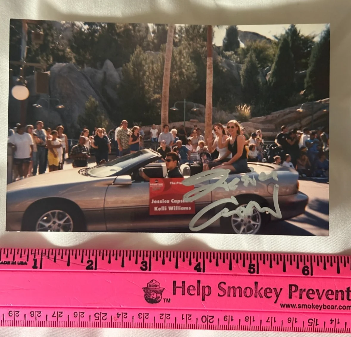 Jessica Capshaw — * Jessica Capshaw "Grey's Anatomy" AUTOGRAPH Signed Candid in Parade Color Photo, изображение 2