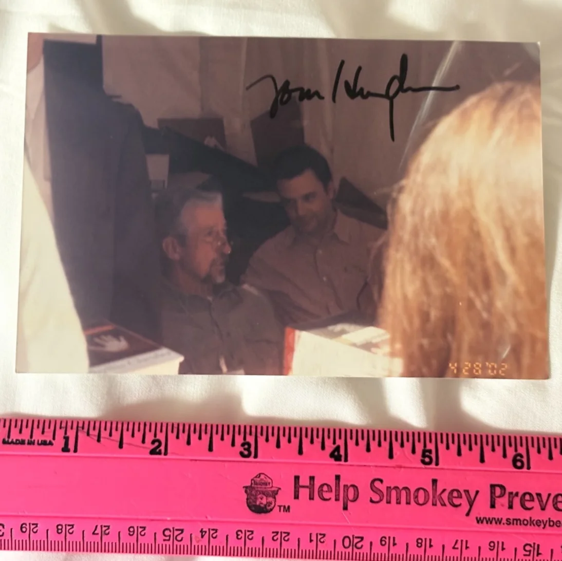 Tom Hayden — * Author TOM HAYDEN AUTOGRAPH Signed Candid Book Signing Color Photo, изображение 2