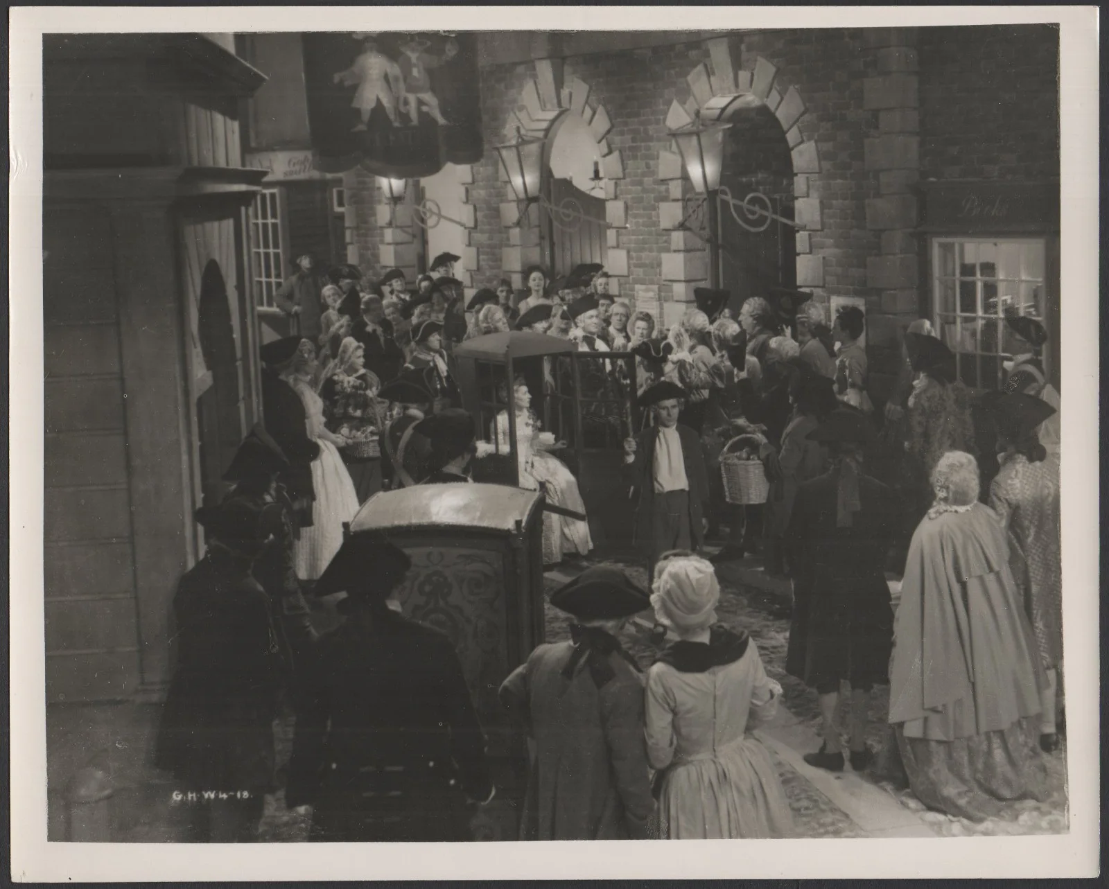GREAT MR HANDEL 1942 Wilfrid Lawson, Hay Petrie KNIFE GRINDER 2 10x8 STILLS, изображение 2