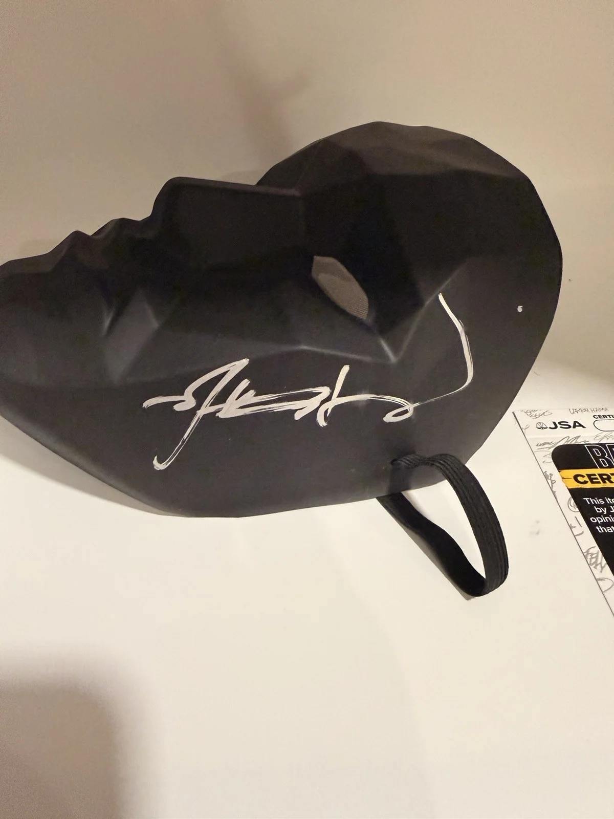 LEE BYUNG HUN — LEE BYUNG HUN SIGNED AUTOGRAPHED SQUID GAME FRONT MAN REPLICA PROP MASK JSA COA, image 4