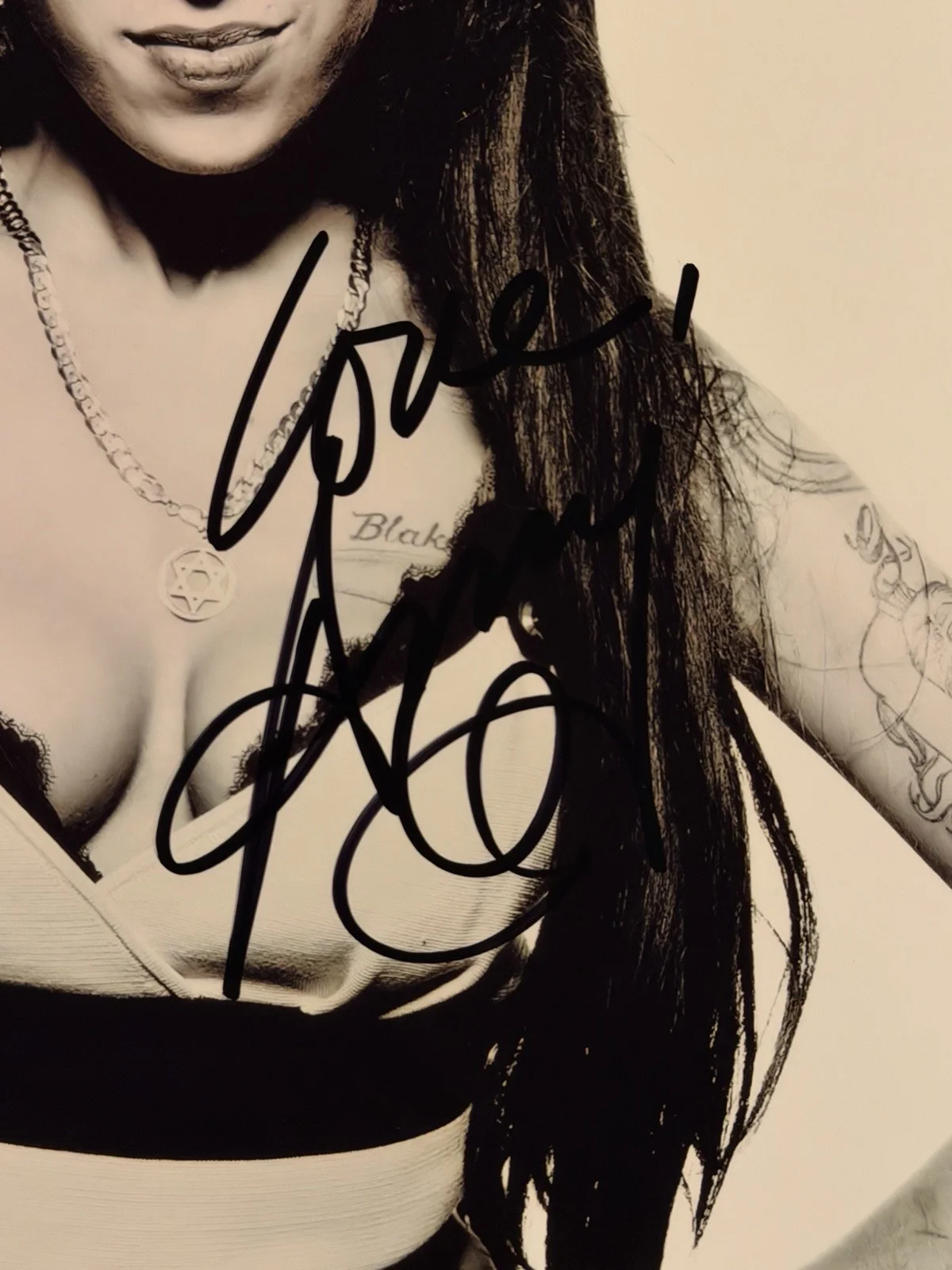 Amy Winehouse Hand Signed Autograph , Record Company Promotional,, image 2