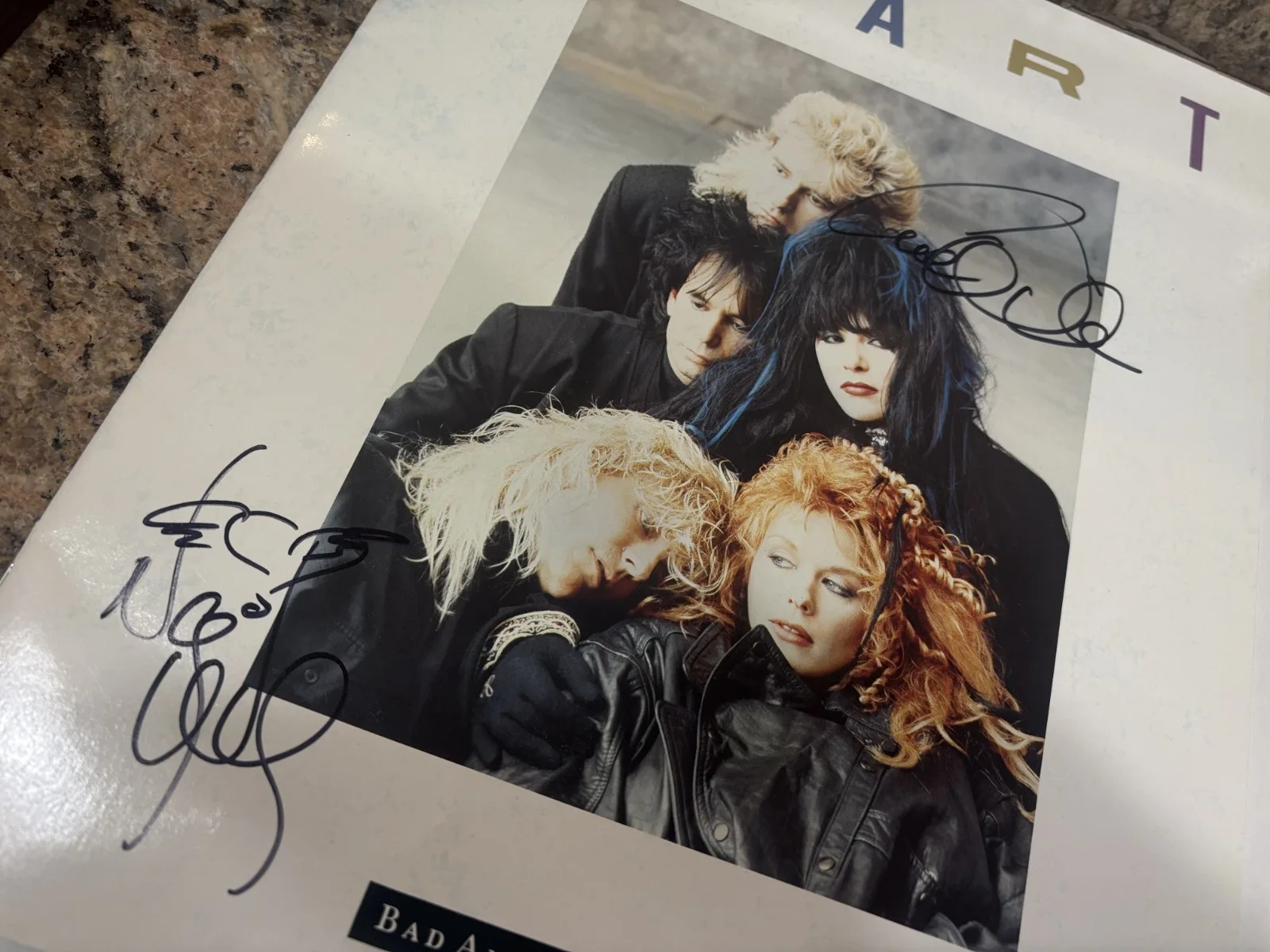 * HEART / Ann & Nancy Wilson * signed original 1987 "Bad Animals" tour book, изображение 2