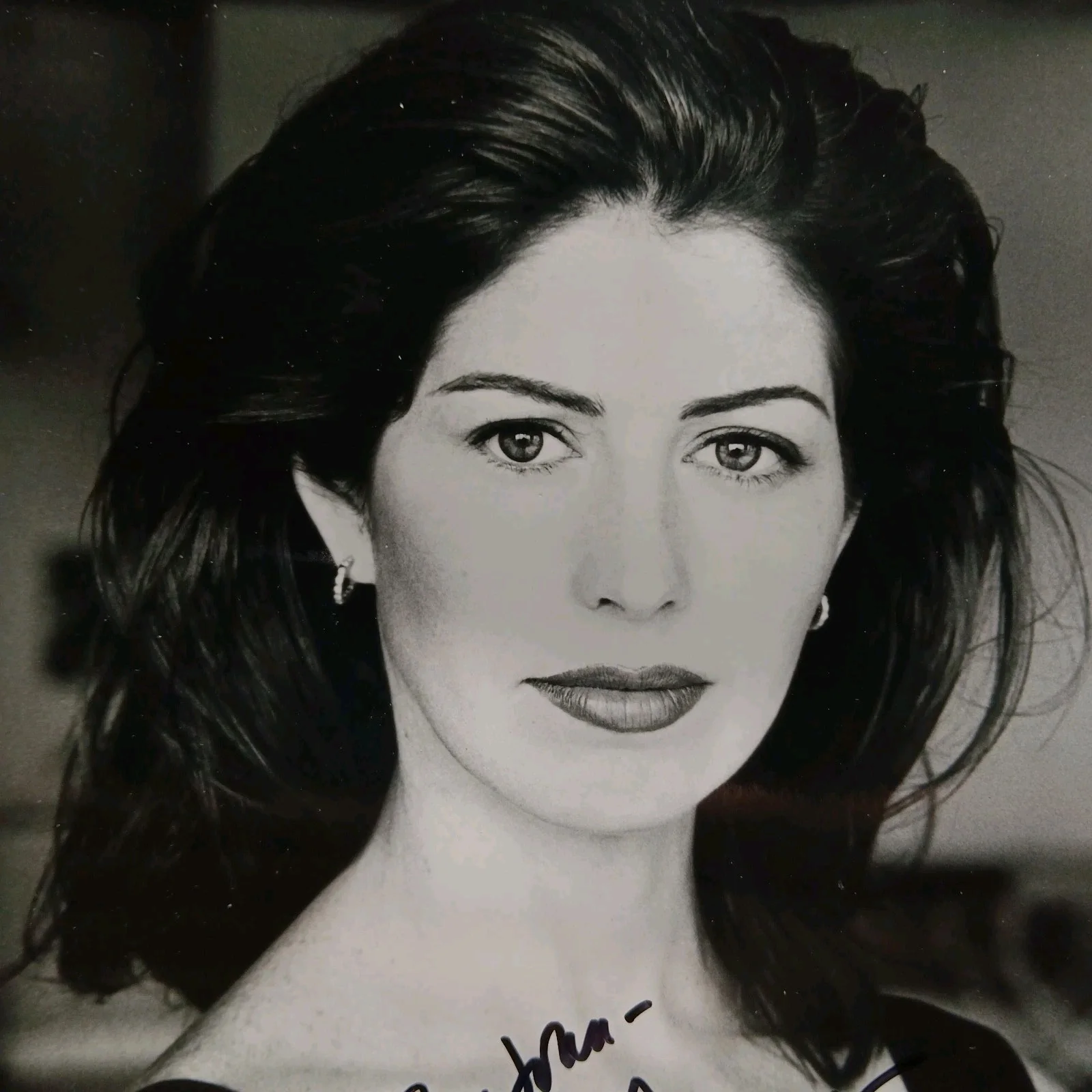 dana delany — dana delany signed 8x10 photo china beach tombstone exit to eden acrress, изображение 3
