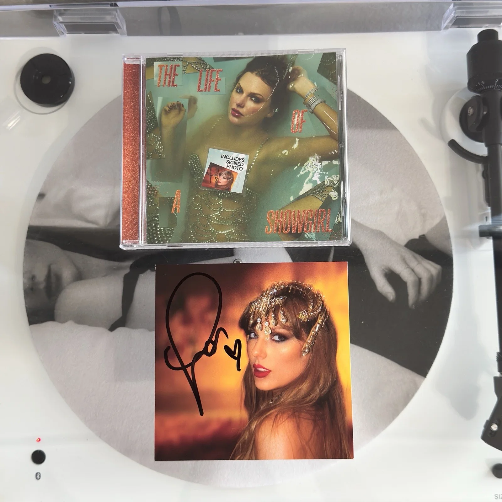 Taylor Swift The Life of a Showgirl Bundle (signed CD + LP Vinyl), image 2
