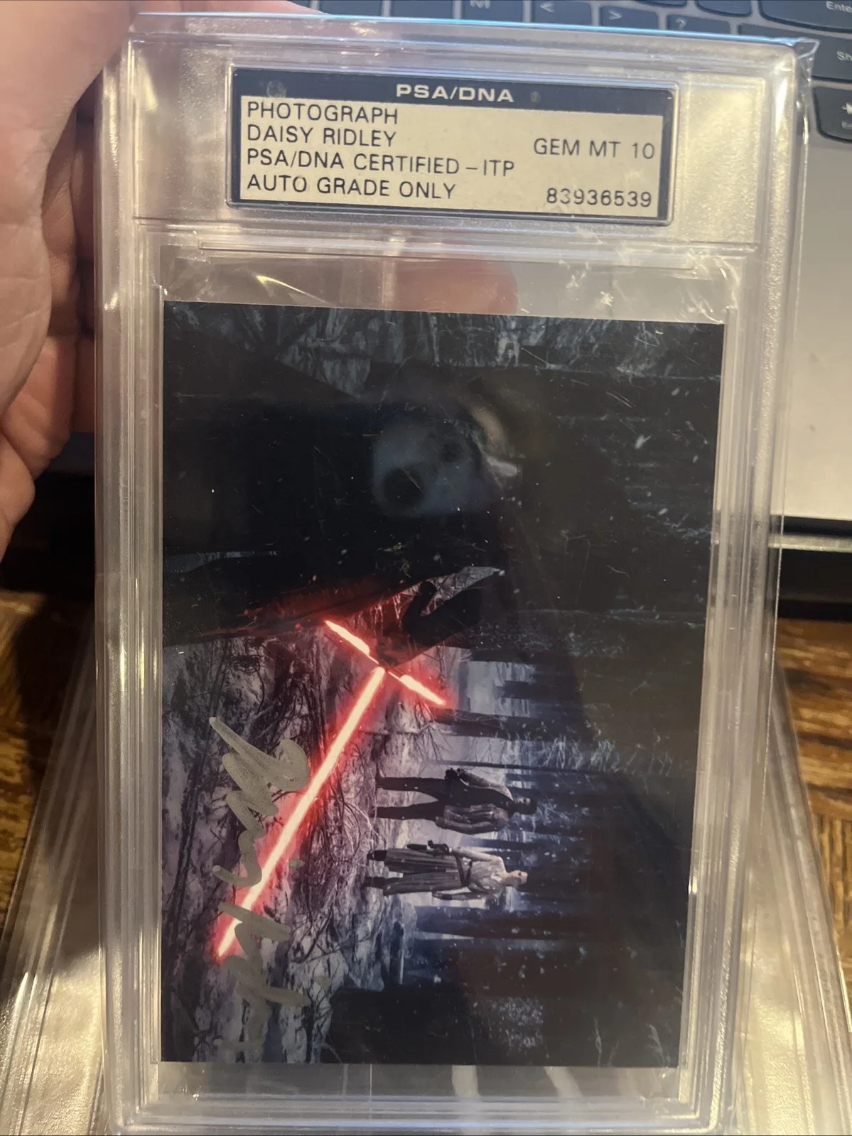 Daisy Ridley Hand Signed Photograph PSA 10 Auto COA Star Wars, image 3