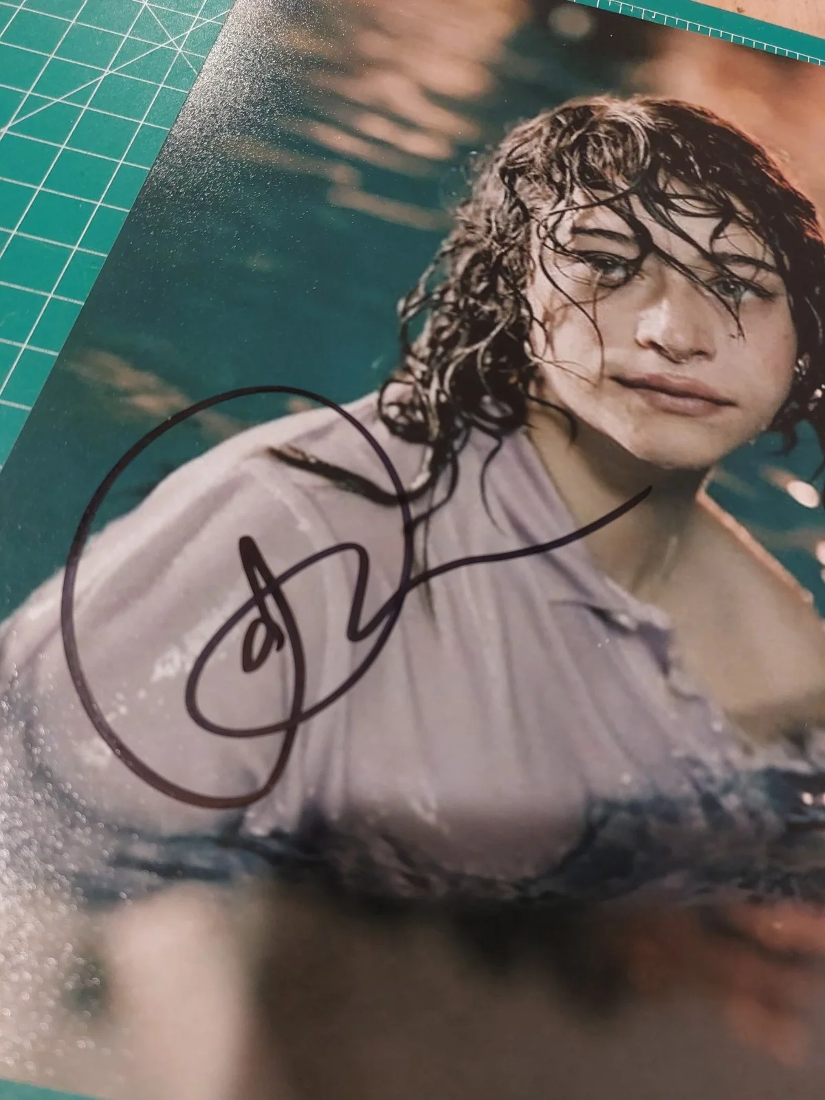 Odessa Azion — Odessa A’zion signed 8x10 I Love LA Marty Supreme Sexy Azion, изображение 2