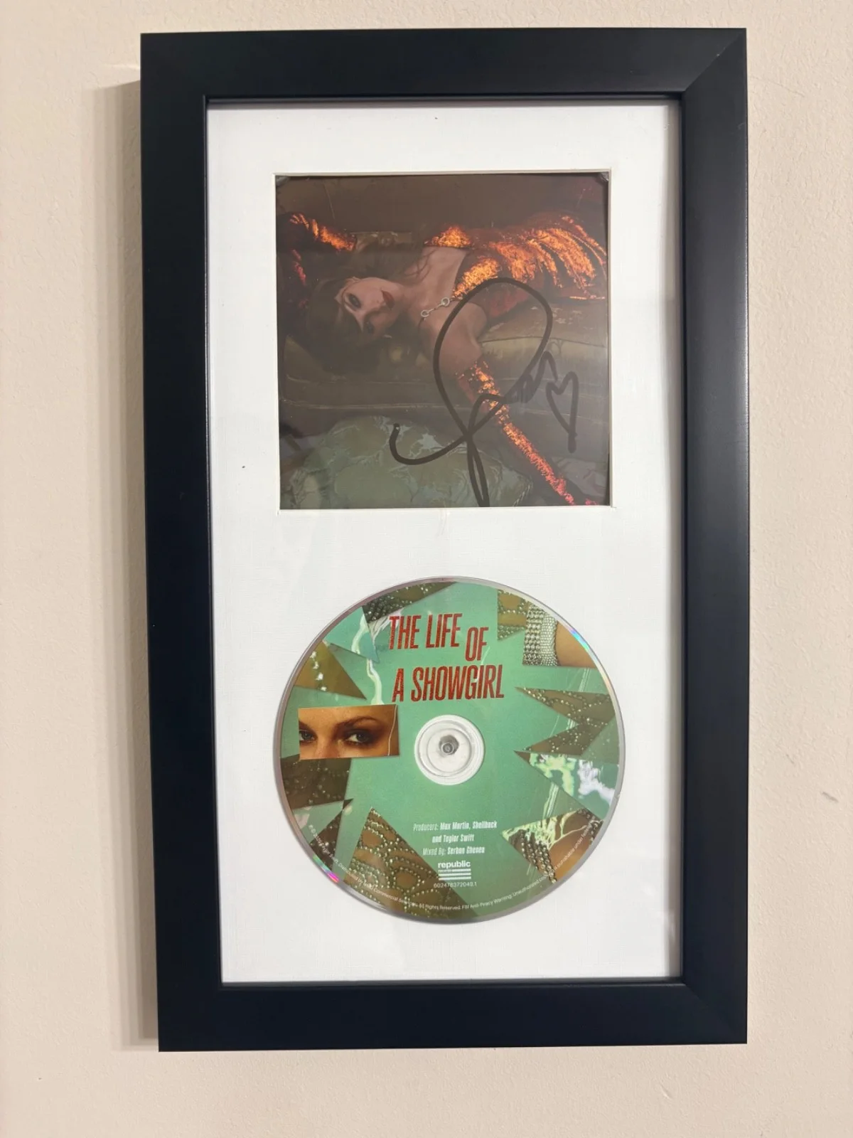 FRAMED SIGNED TAYLOR SWIFT LIFE OF A SHOWGIRL #2 PHOTO CD PSA DNA COA AUTOGRAPH, изображение 2