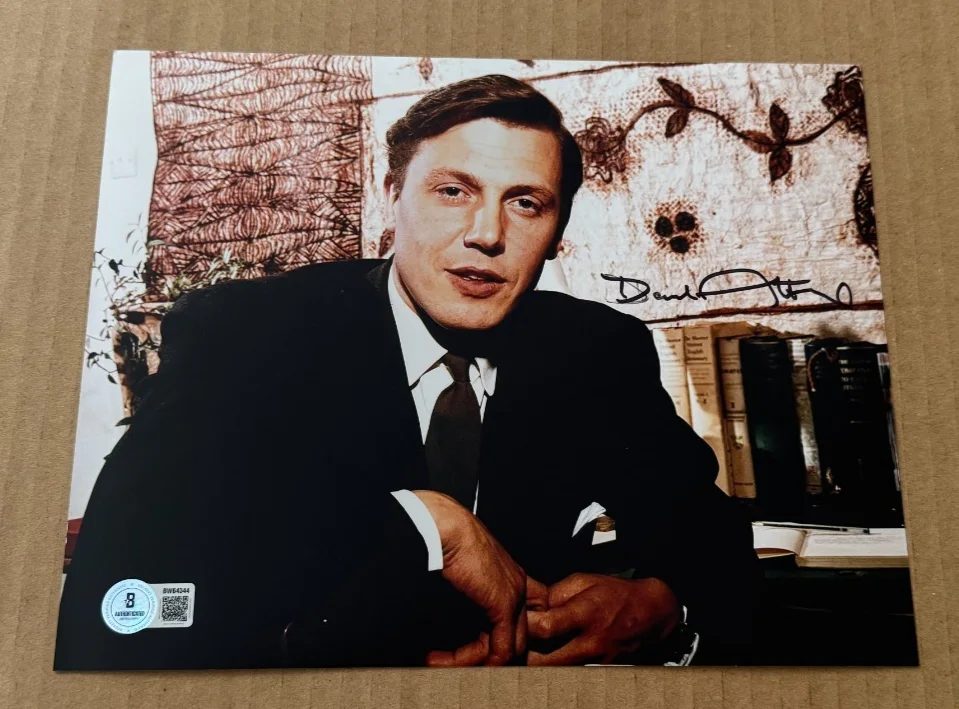DAVID ATTENBOROUGH — DAVID ATTENBOROUGH SIGNED 8X10 PHOTO BECKETT CERTIFIED BBC NATURALIST #13