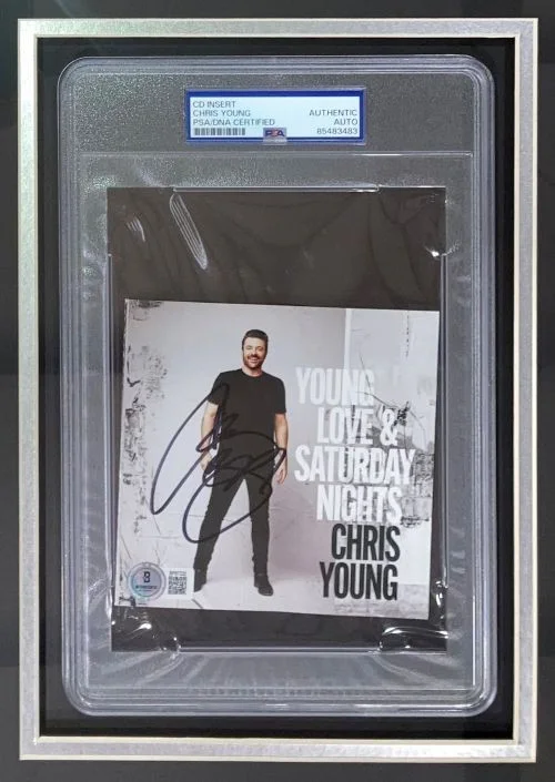 Chris Young — Chris Young Signed Framed Young Love & Sat Nights CD Booklet w/ 11x14 Photo PSA, изображение 2