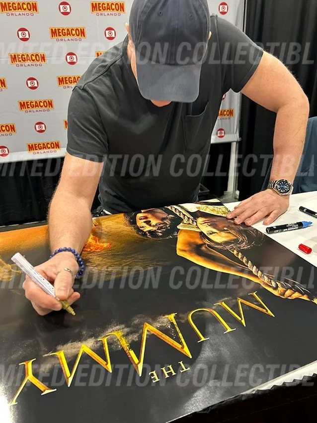 Brendan Fraser — BRENDAN FRASER SIGNED The Mummy 27x40 Movie Poster Autographed - COA & PICTURE, изображение 4
