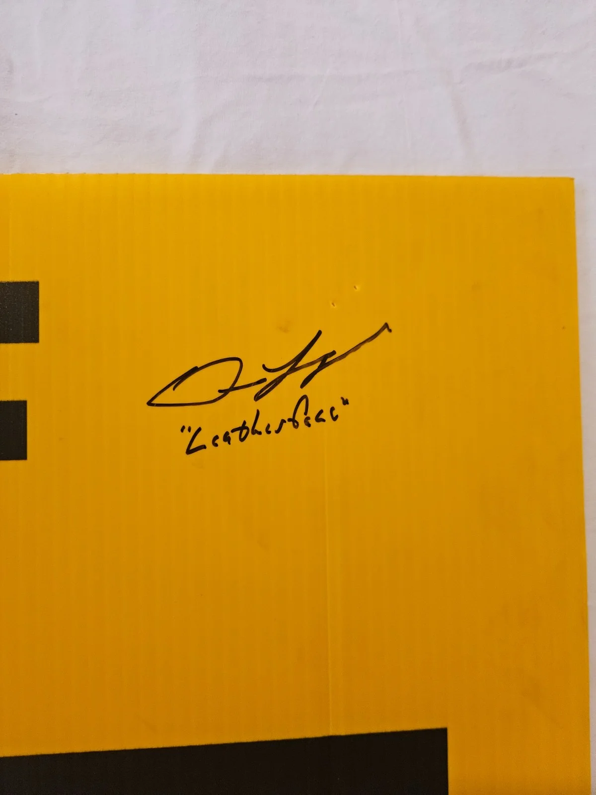 Dan Yeager, Richard Riehle, Carl Mazzocone — Texas Chainsaw 3D Production Used Parking Sign. Autographed x3. COA. Horror., изображение 3