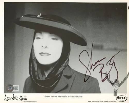 Shana Betz — Shana Betz Lucinda's Spell Authentic Signed 8x10 Photo Autographed BAS #BL81240, изображение 2