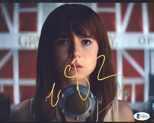 Jessie Buckley — Jessie Buckley The Lost Daughter Authentic Signed 8x10 Photo BAS #Y06053, изображение 2
