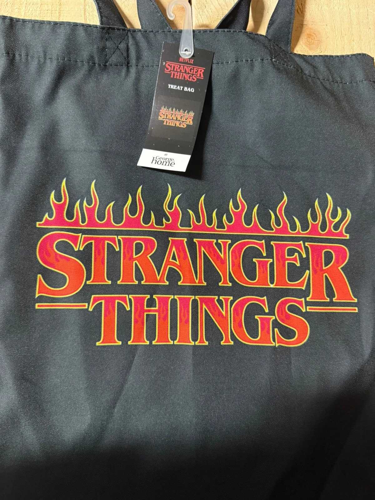 BRAND NEW TAGGED STRANGER THINGS TREAT / TOTE BAG BLACK LOGO DESIGN, изображение 2