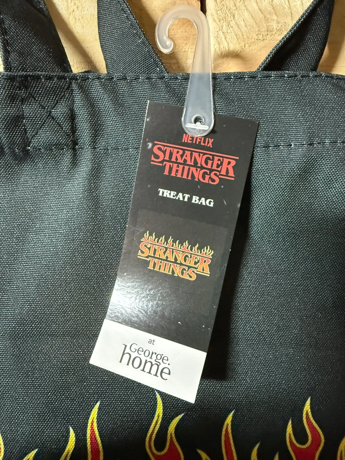 BRAND NEW TAGGED STRANGER THINGS TREAT / TOTE BAG BLACK LOGO DESIGN, изображение 3