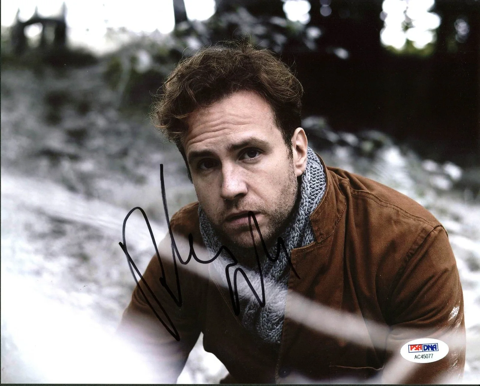 Rafe Spall — Rafe Spall Black Mirror Authentic Signed 8X10 Photo Autographed PSA/DNA #AC45077, изображение 3