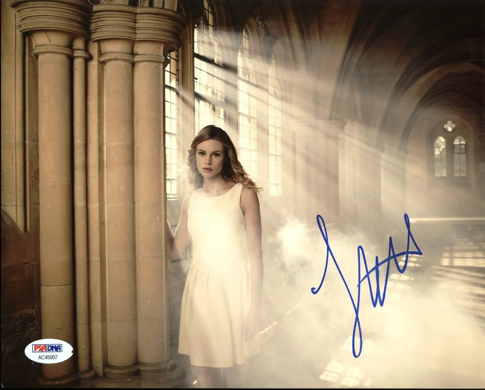 Lucy Fry — Lucy Fry Sexy Authentic Signed 8X10 Photo Autographed PSA/DNA #AC45007, изображение 3