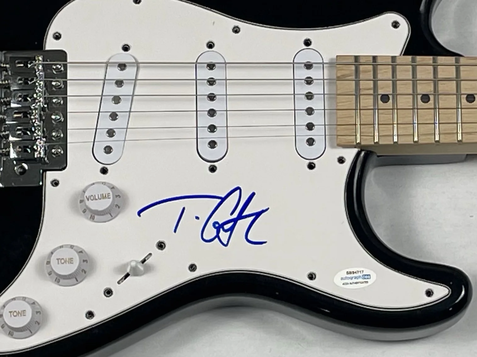Dawes Taylor Goldsmith Signed Autograph Electric Guitar Band Singer ACOA COA, изображение 4