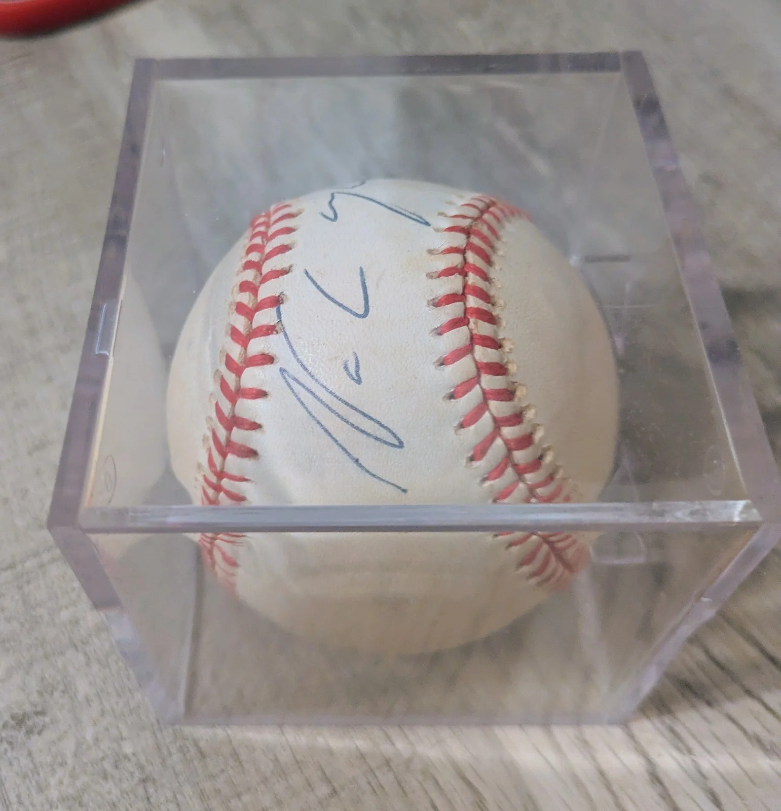 Noah Wyle — Noah Wyle Hand Signed baseball from 1997 Legends Baseball Authentic Autograph, image 3