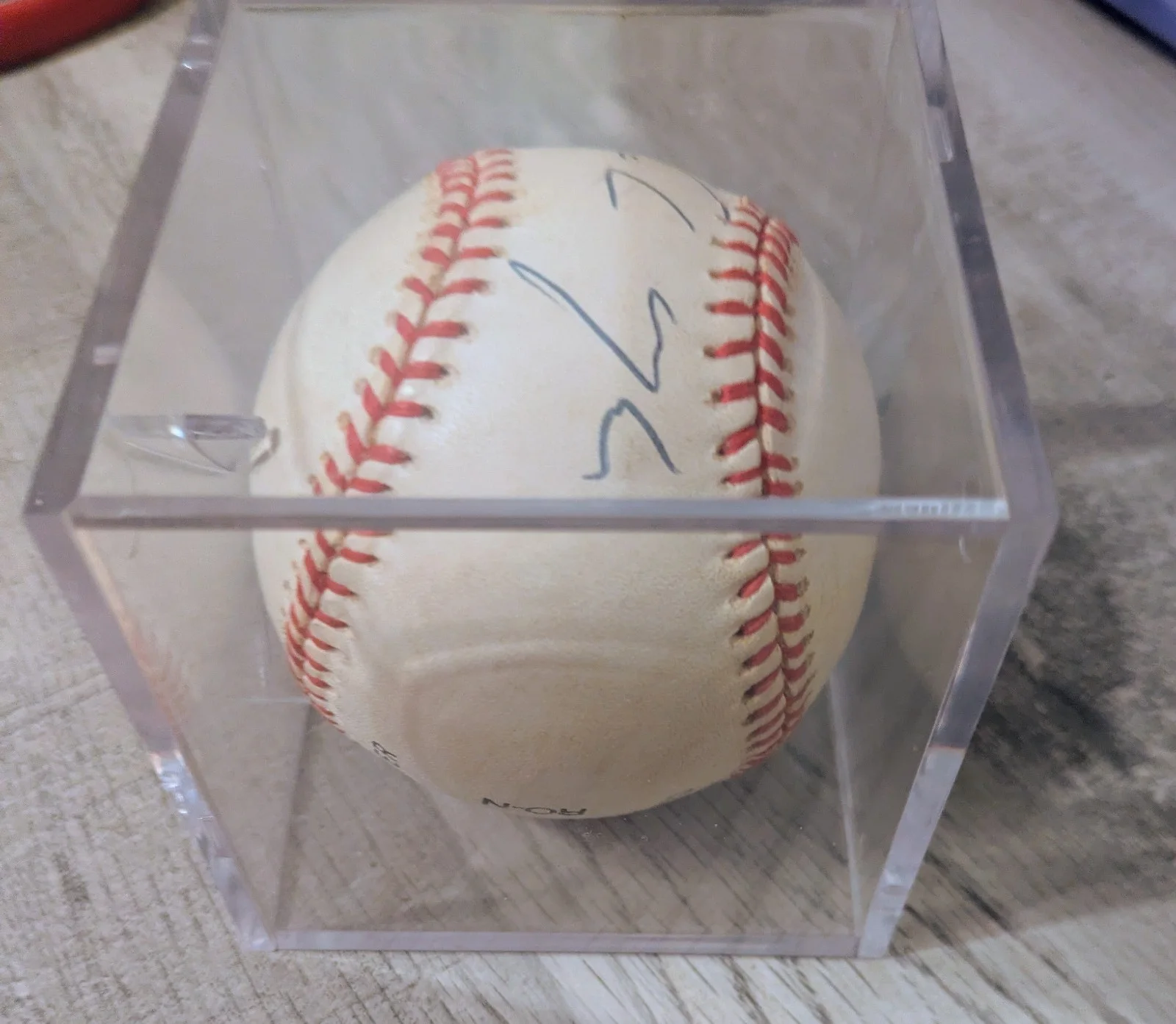 Noah Wyle — Noah Wyle Hand Signed baseball from 1997 Legends Baseball Authentic Autograph, image 5
