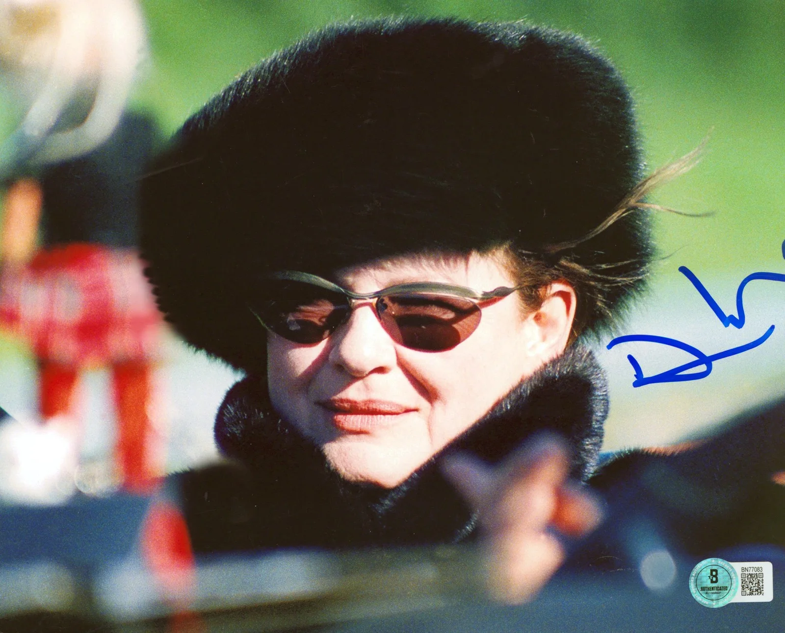 Dianne Wiest — Dianne Wiest Mayor Of Kingstown Authentic Signed 8x10 Photo BAS #BN77083