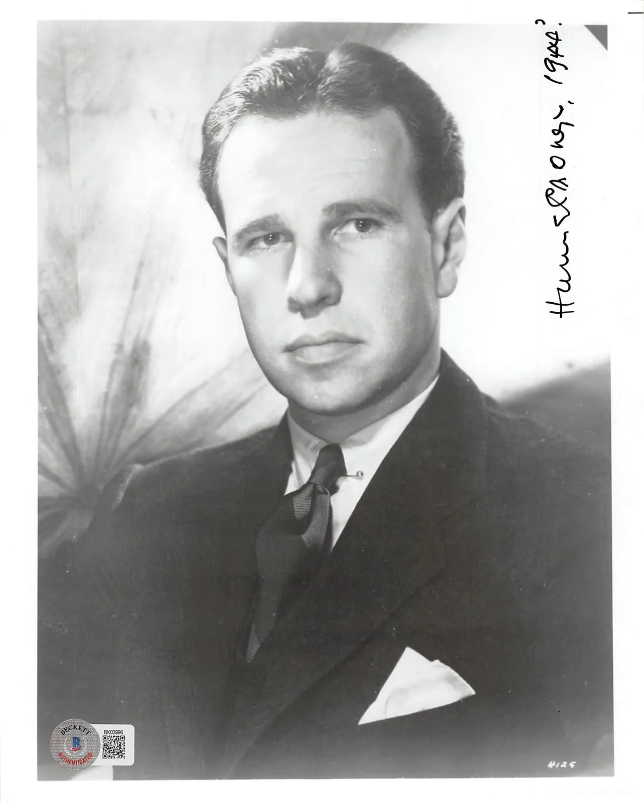 Hume Cronyn — Hume Cronyn Batteries Not Included Authentic Signed 8x10 Photo BAS #BK03996, изображение 3