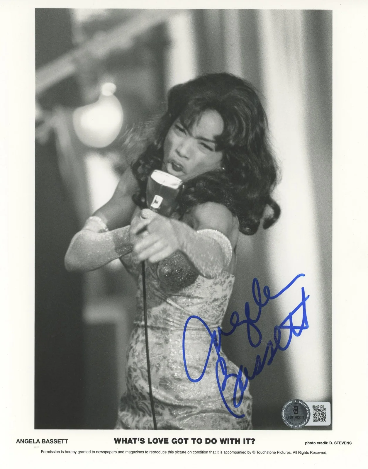 Angela Bassett — Angela Bassett What's Love Got to Do with It Signed 8x10 Photo BAS #BM03425