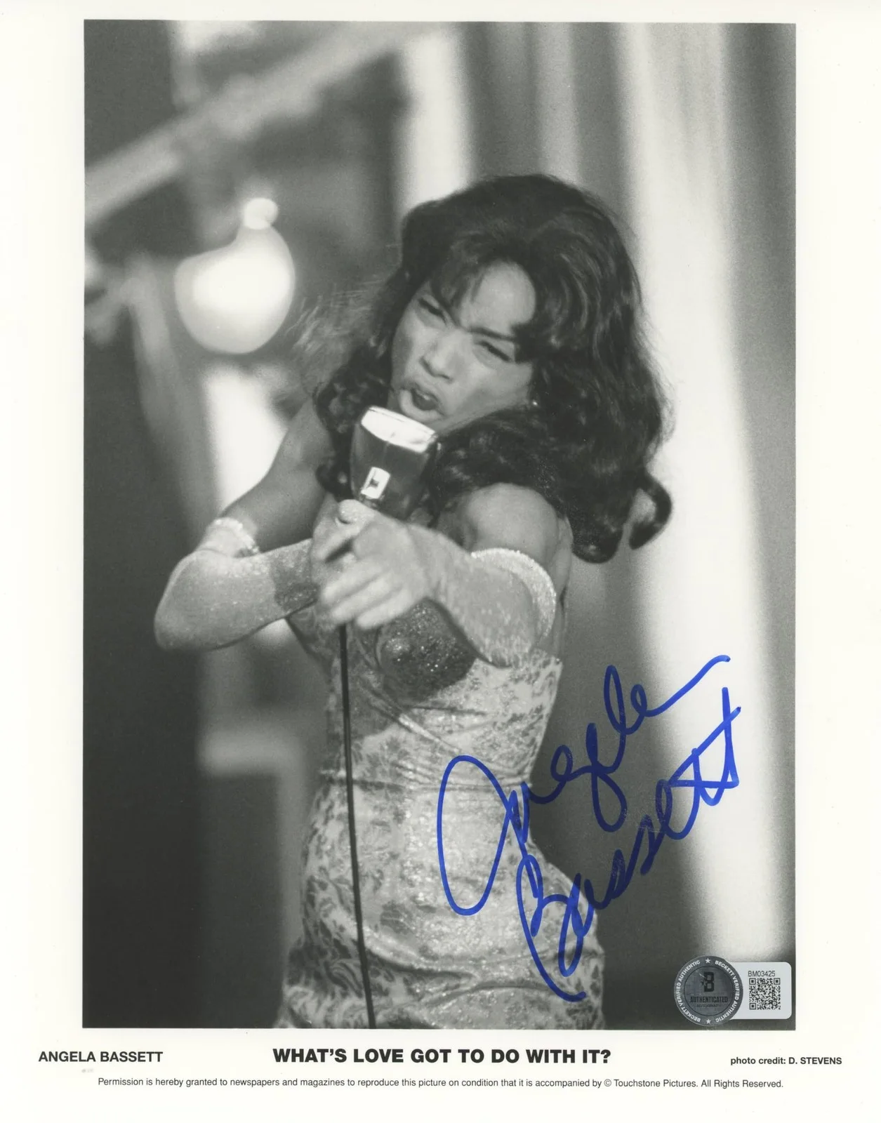 Angela Bassett — Angela Bassett What's Love Got to Do with It Signed 8x10 Photo BAS #BM03425, изображение 3