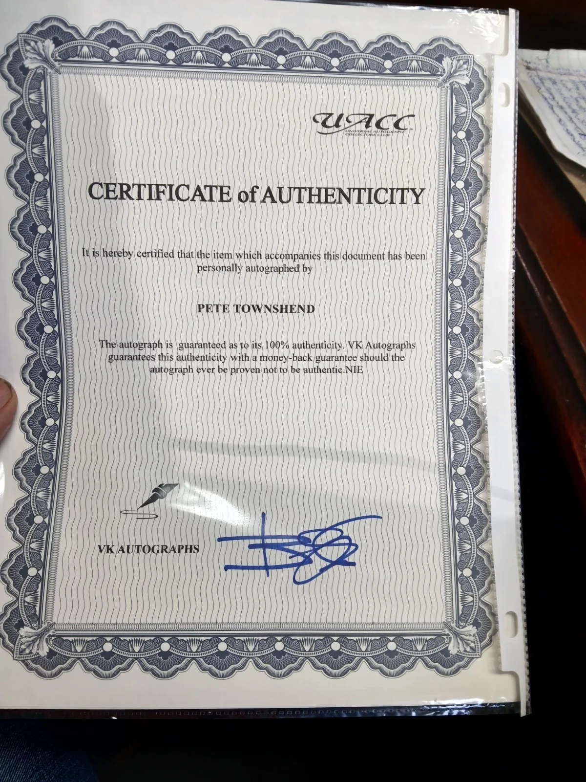 Pete Townsend Signed 8x10 Photo with Uacc Certificate of Authenticity, изображение 2