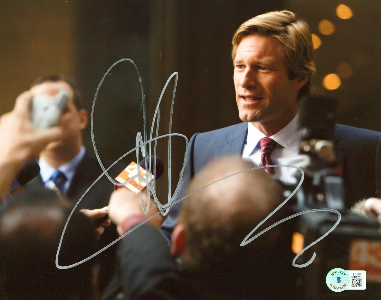 Aaron Eckhart — Aaron Eckhart Batman The Dark Knight Authentic Signed 8x10 Photo BAS #BJ32617