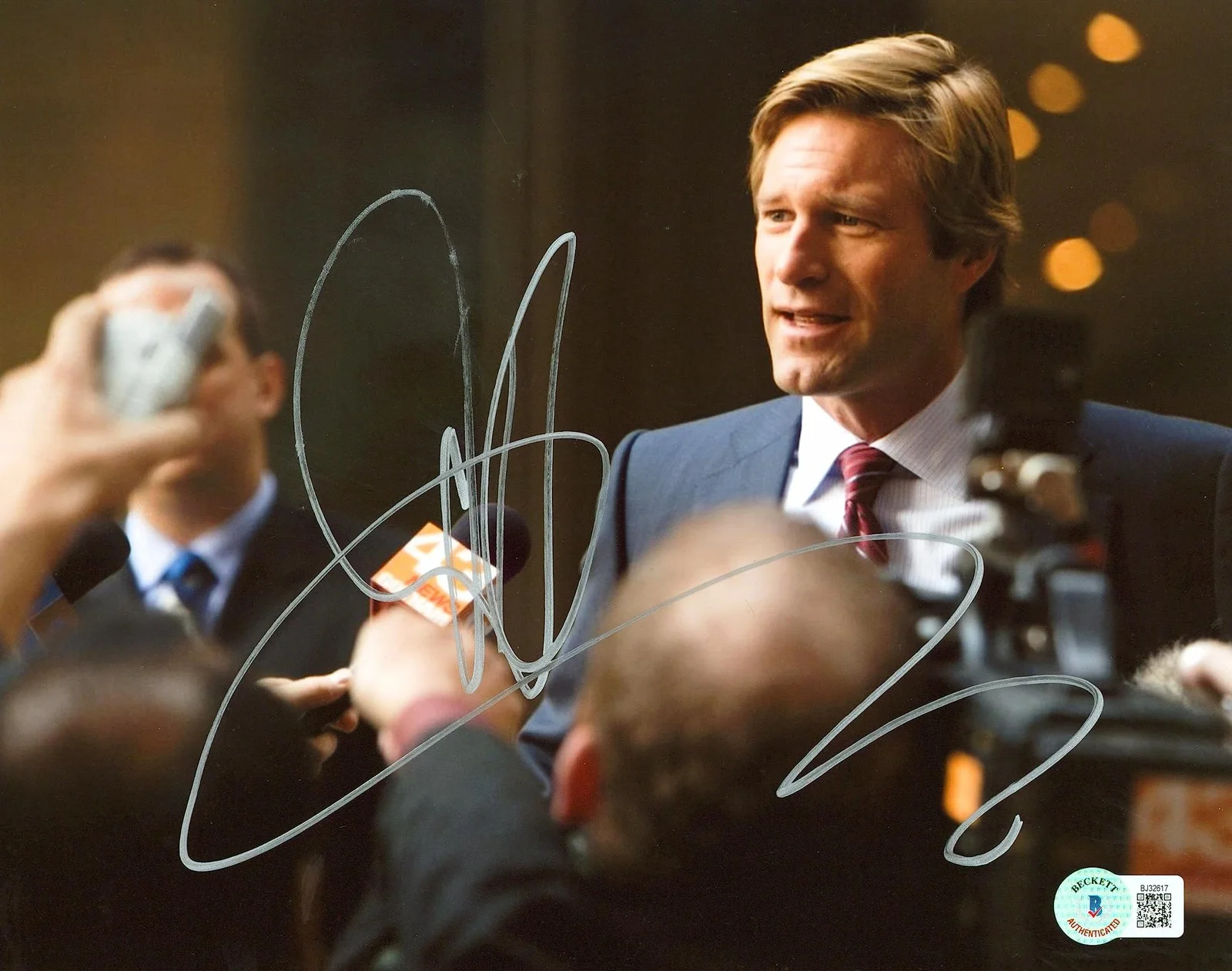 Aaron Eckhart — Aaron Eckhart Batman The Dark Knight Authentic Signed 8x10 Photo BAS #BJ32617, image 3