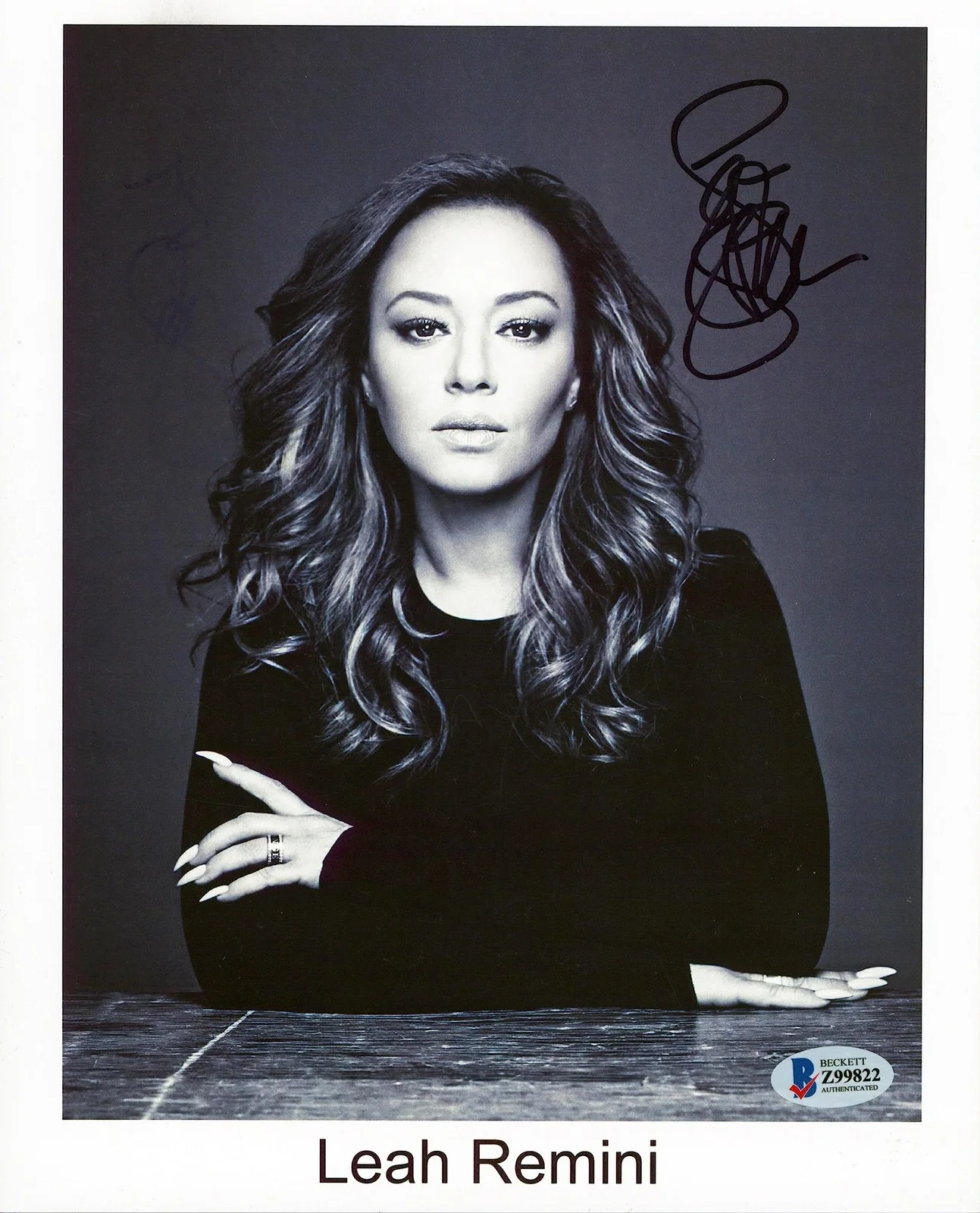 Leah Remini — Leah Remini The King Of Queens Authentic Signed 8x10 Sexy Photo BAS #Z99822, изображение 3