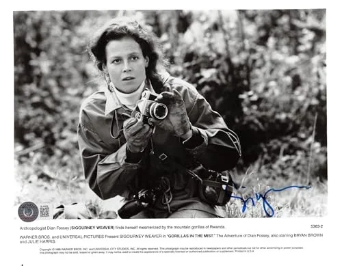 Sigourney Weaver — Sigourney Weaver Gorillas in the Mist Authentic Signed 8x10 Photo BAS #BL44629, изображение 2