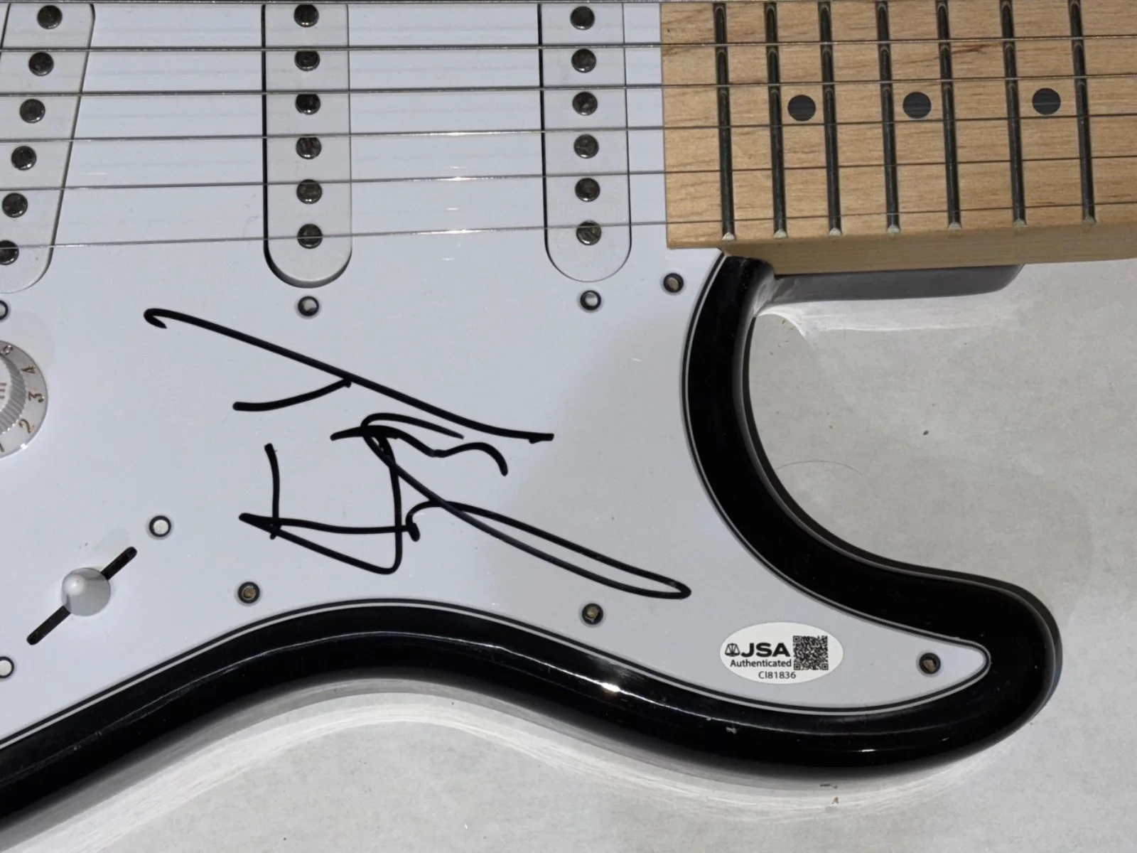 Tom Hamilton AEROSMITH Signed Autograph Electric Guitar Band Bassist JSA COA, изображение 3