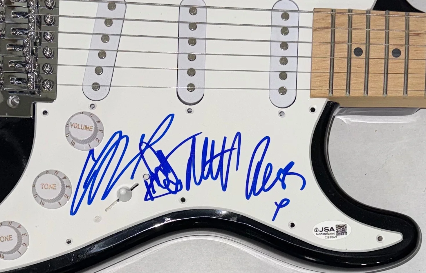 The 1975 Full Band Signed Autograph Electric Guitar Matty Healy x4 JSA COA, image 4