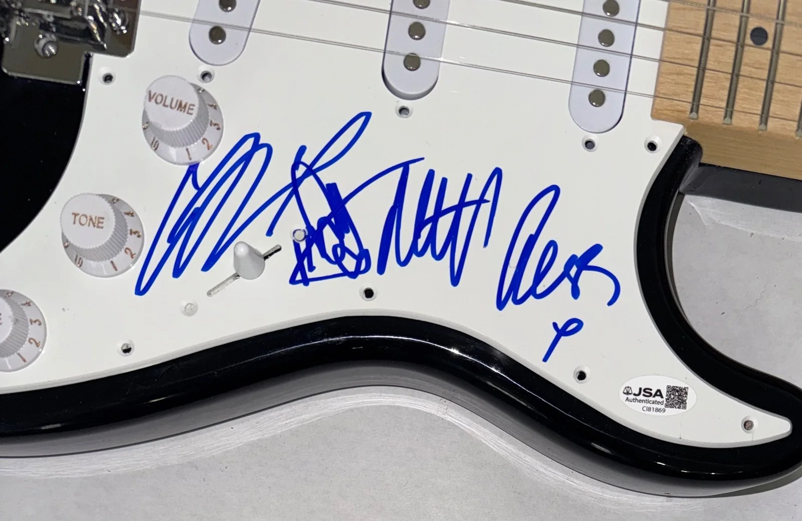 The 1975 Full Band Signed Autograph Electric Guitar Matty Healy x4 JSA COA, image 5