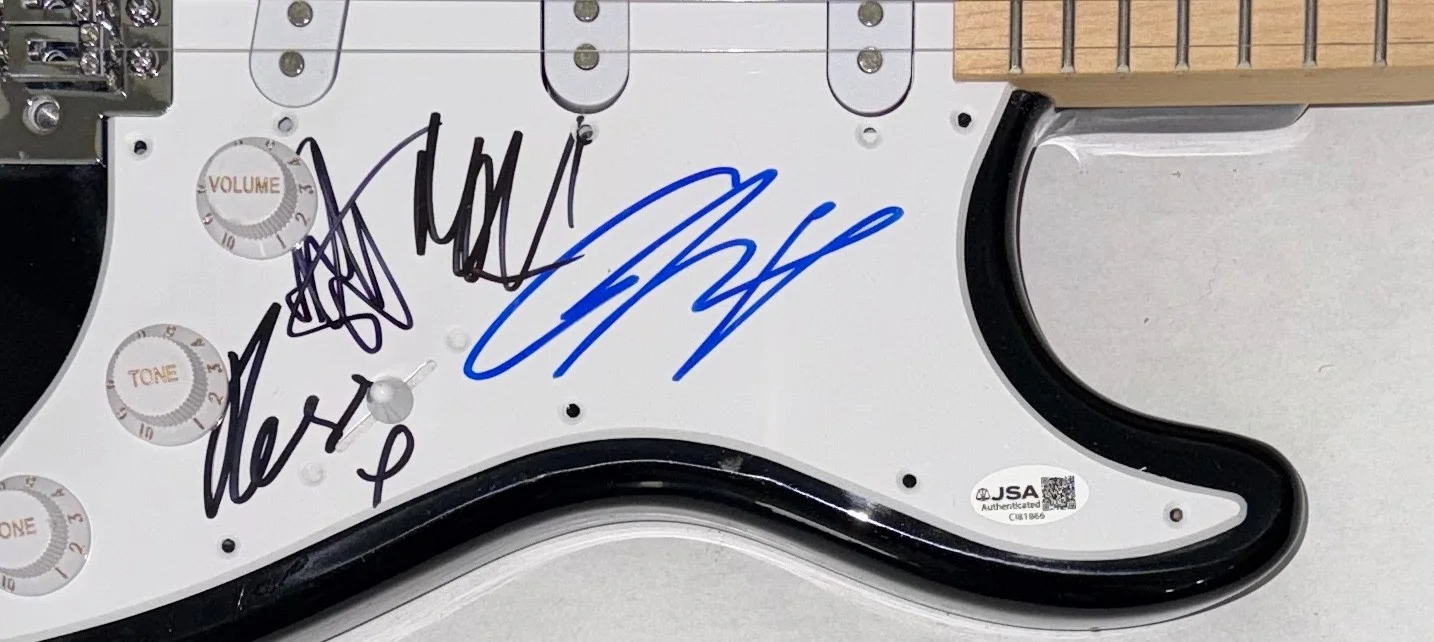 THE 1975 Signed Autograph Electric Guitar Matty Healy Full Band x4 JSA COA, image 4