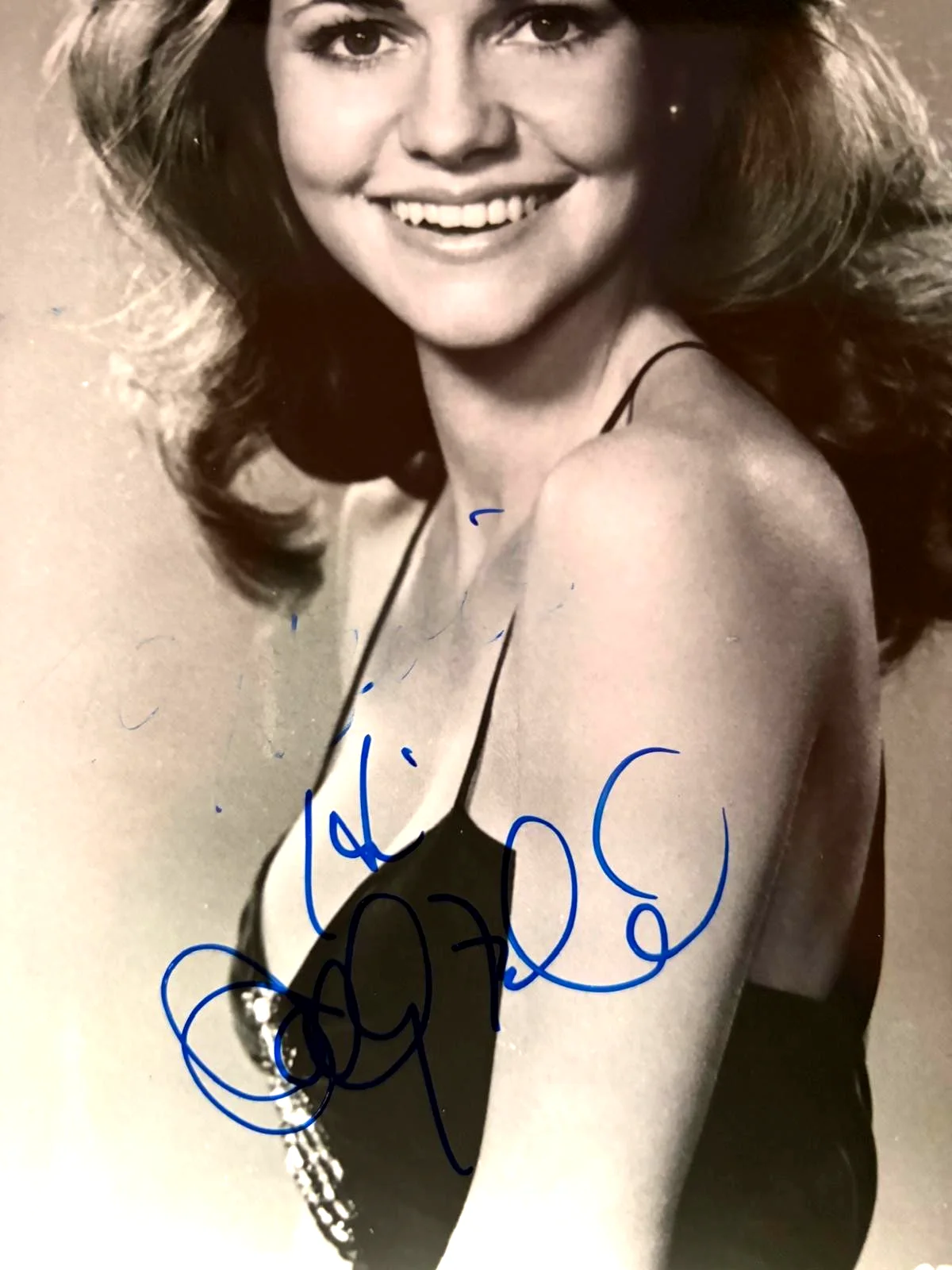 Sally Field — SALLY FIELD SIGNED AUTOGRAPHED 8X10 PHOTO BURT REYNOLDS SMOKEY BANDIT PSA COA, изображение 2